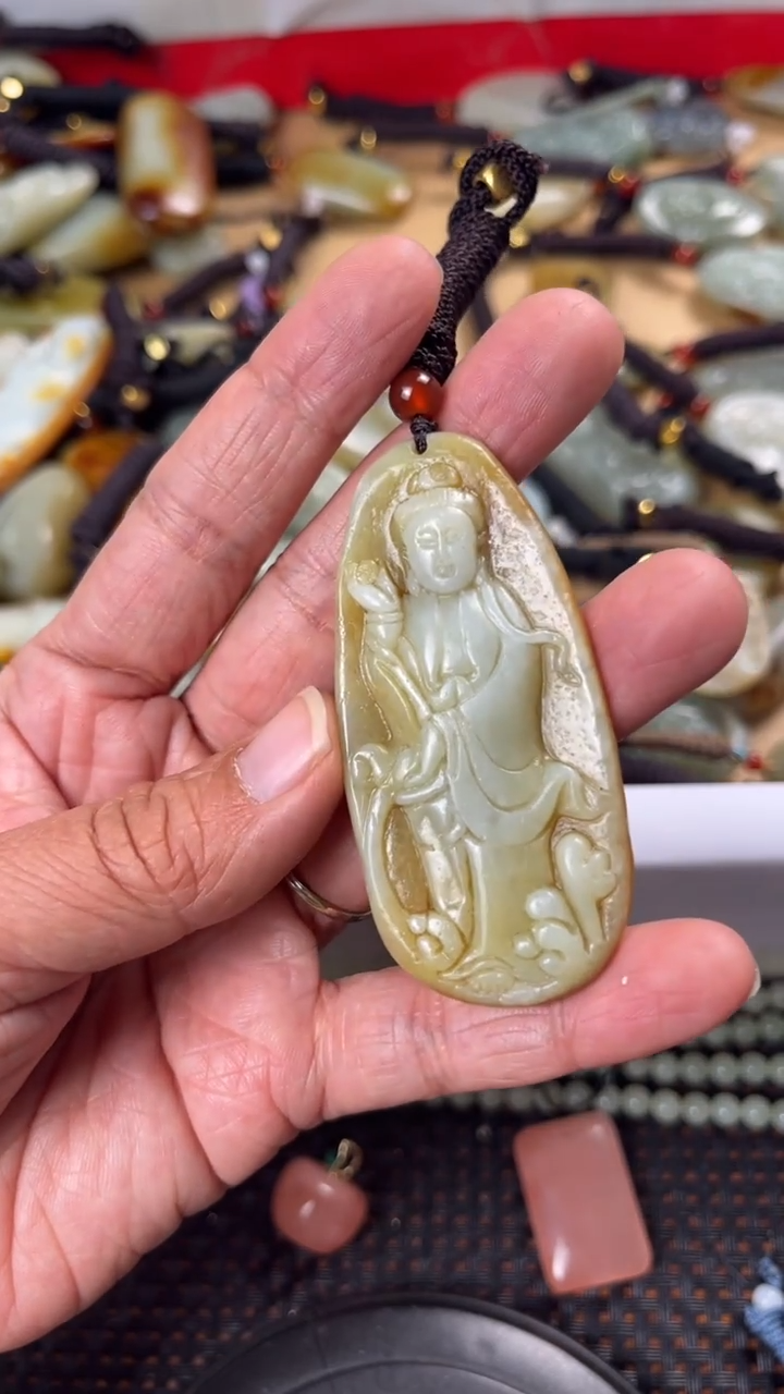 【闪购商品】和田玉颈饰未镶嵌多样性发货没有证书拍一发一有瑕