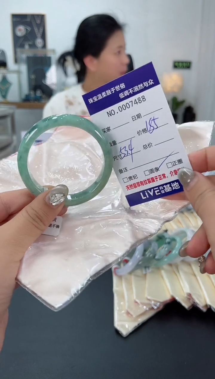 【闪购商品】翡翠手镯未镶嵌天然翡翠A货