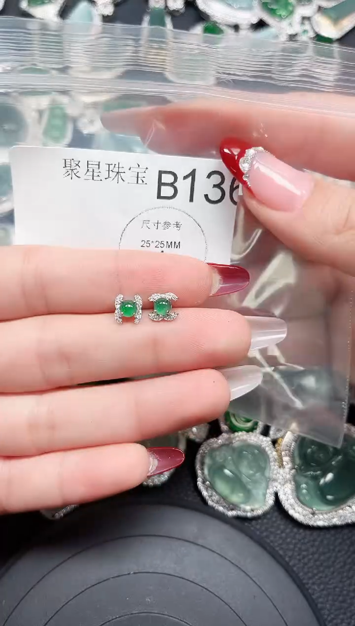 【闪购商品】翡翠颈饰未镶嵌赠皮绳136