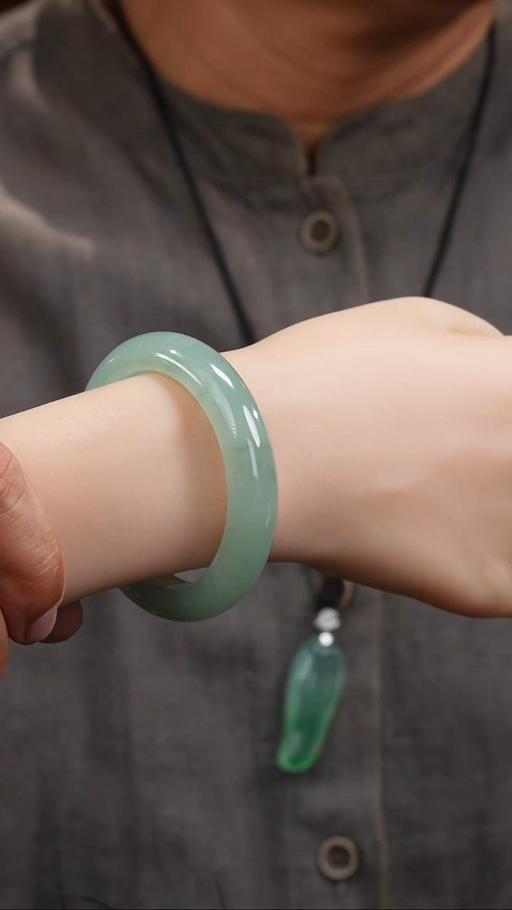 【闪购商品】翡翠手镯未镶嵌223·