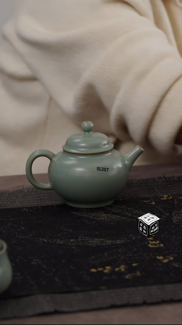 【闪购商品】杯国非遗大师王君子章款容天壶瑕、、