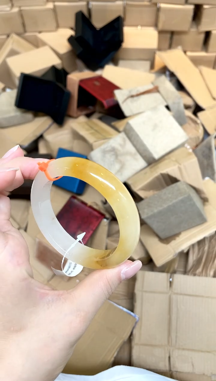 石英质玉手镯未镶嵌458-58