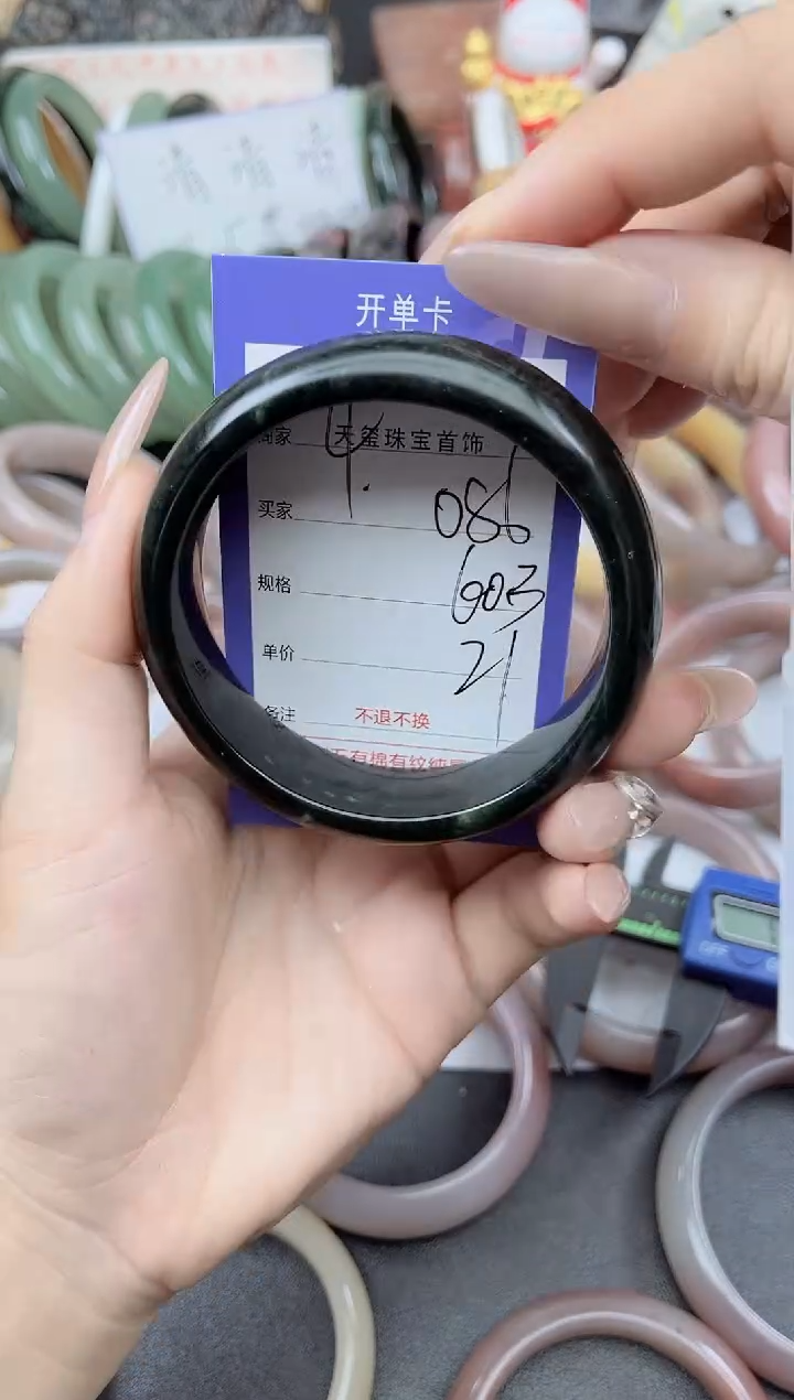 未镶嵌手镯石英质玉086