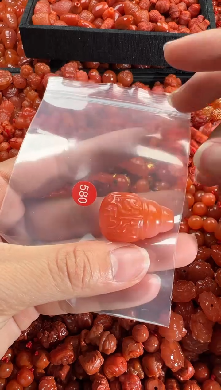 【闪购商品】南红玛瑙颈饰未镶嵌1