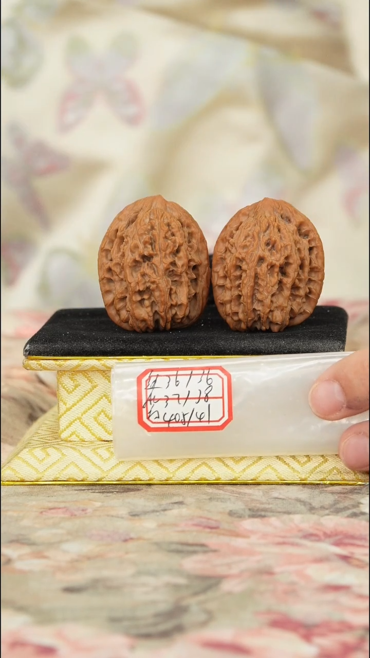 【闪购商品】文玩核桃把件龙纹将军榜