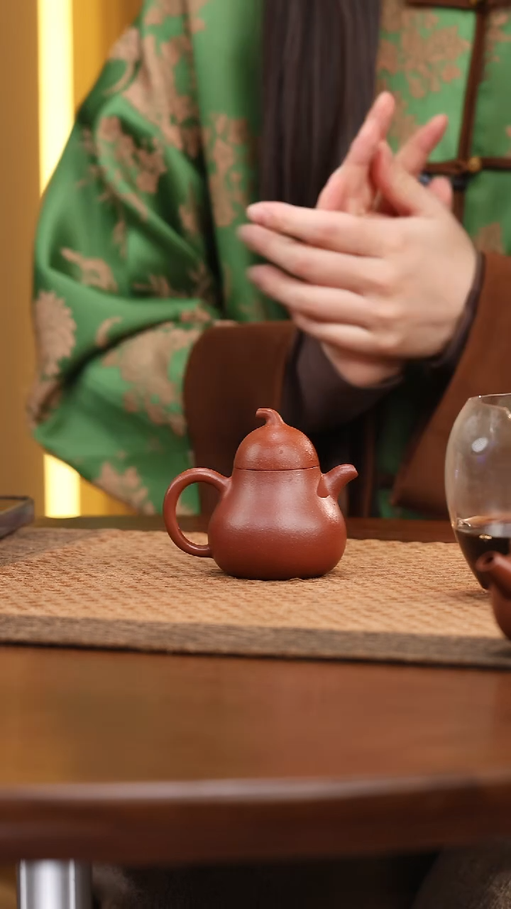 茶壶紫砂红降坡茄段壶120cc