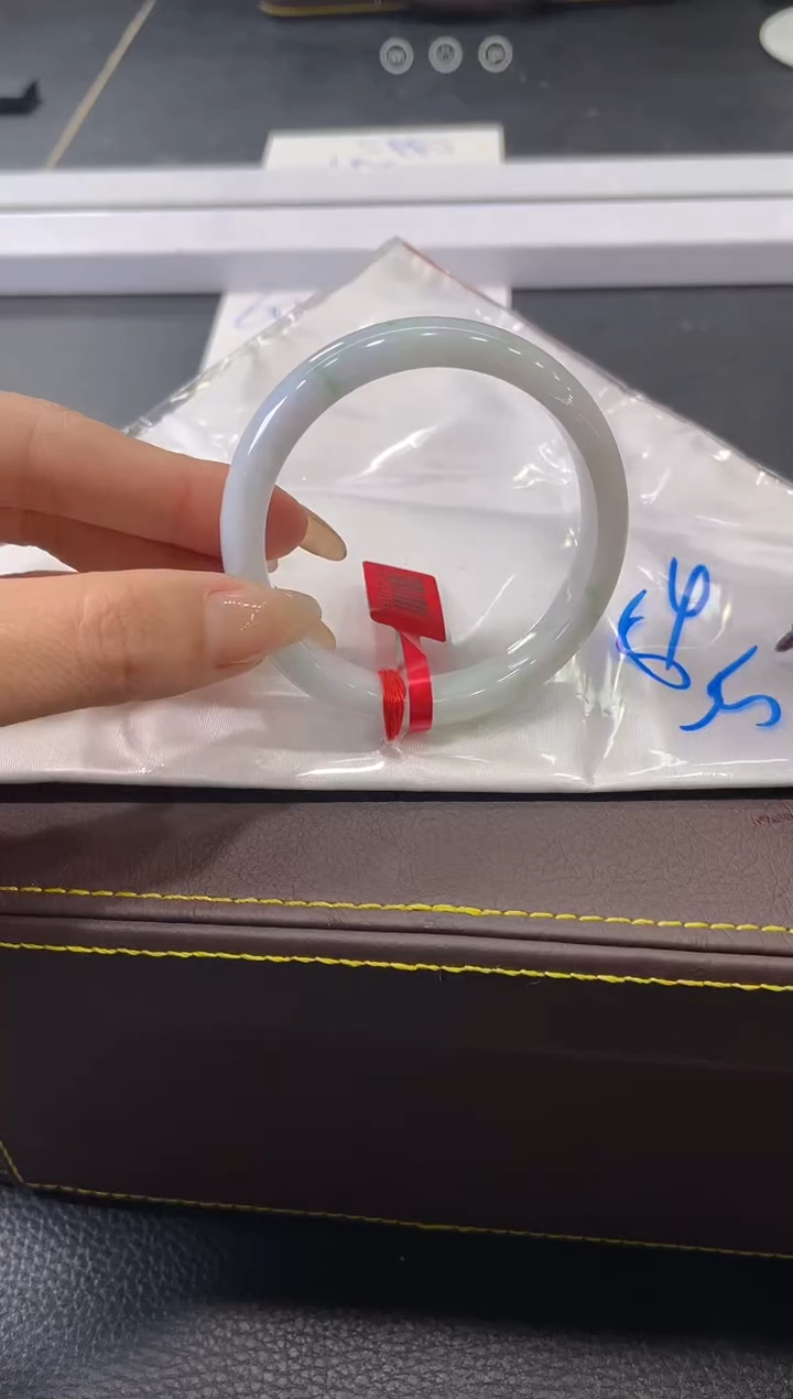 【闪购商品】翡翠手镯未镶嵌手镯