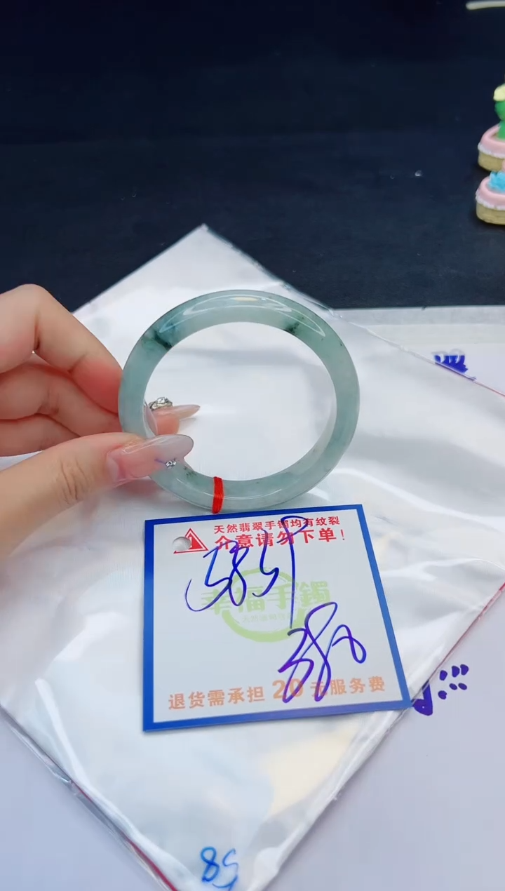 【闪购商品】翡翠手镯未镶嵌，质检证书图片色彩偏黑白