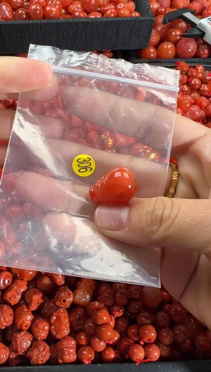 【闪购商品】南红玛瑙颈饰未镶嵌1