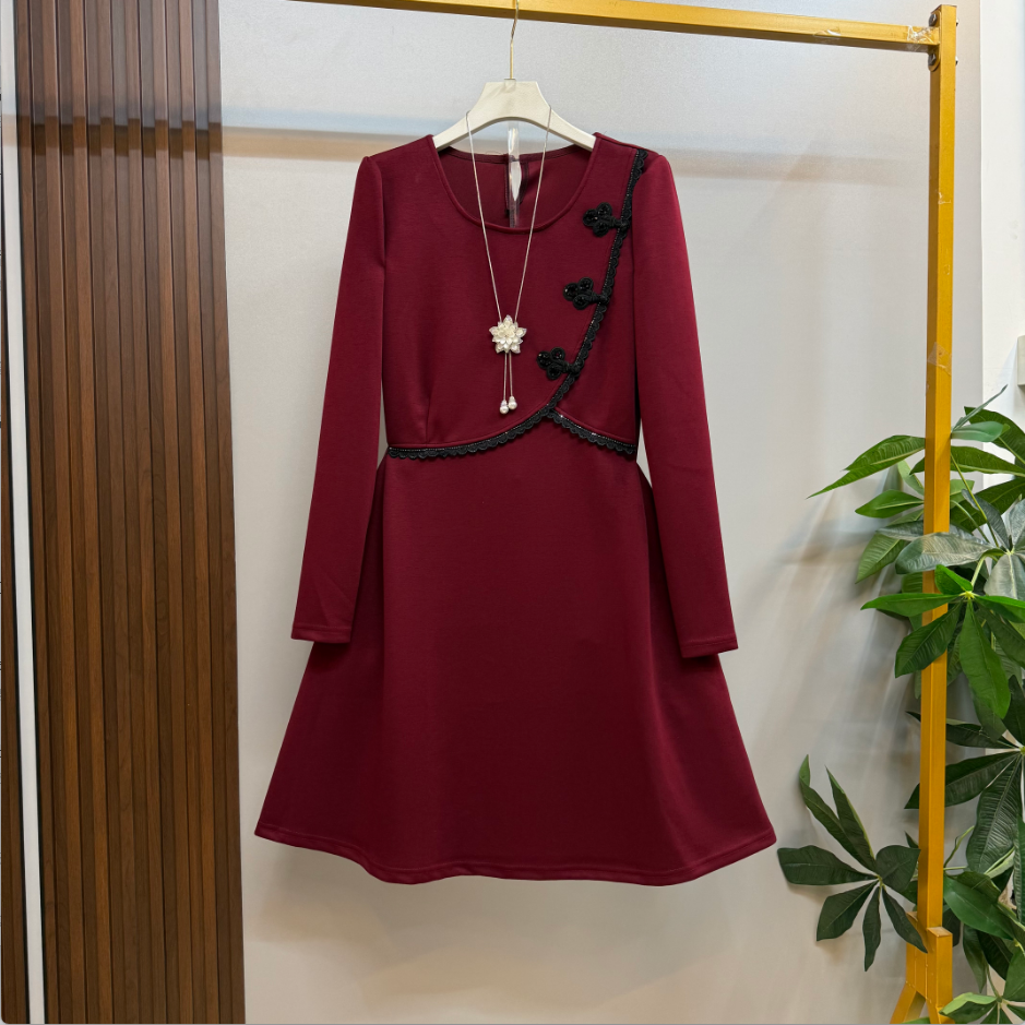 大码新款时尚气质复古风纯色百搭长袖盘扣设计显瘦连衣裙