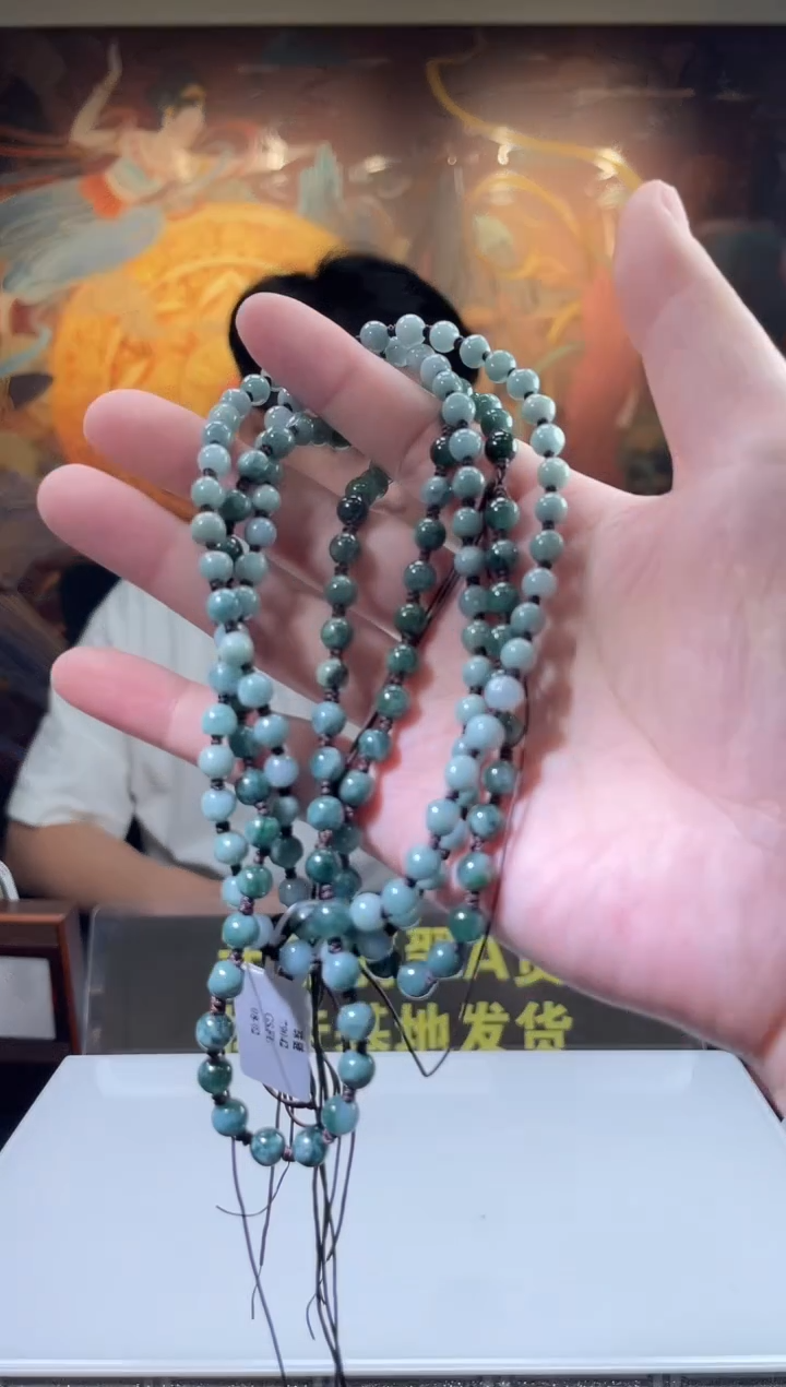 翡翠未镶嵌颈饰多样性发其一