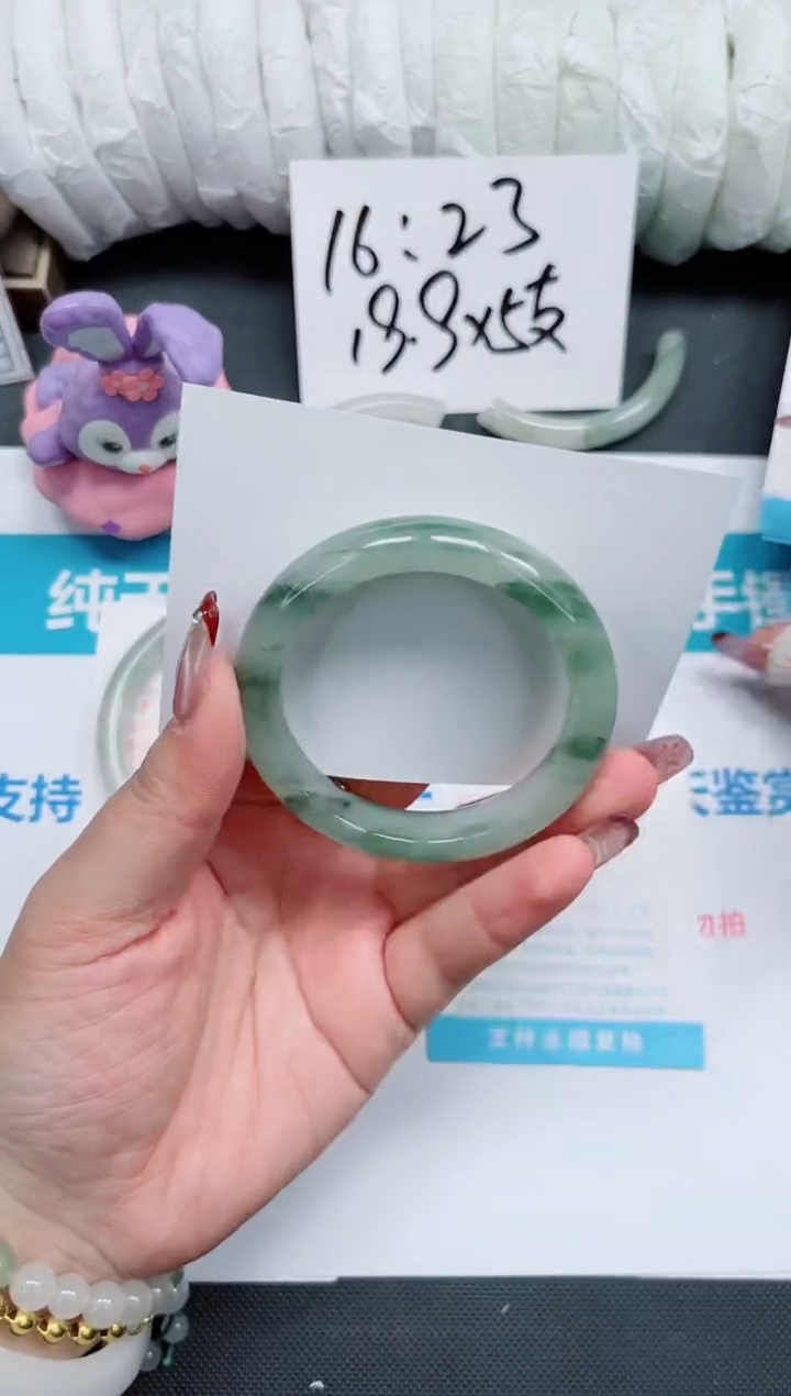 【闪购商品】石英质玉手镯未镶嵌56