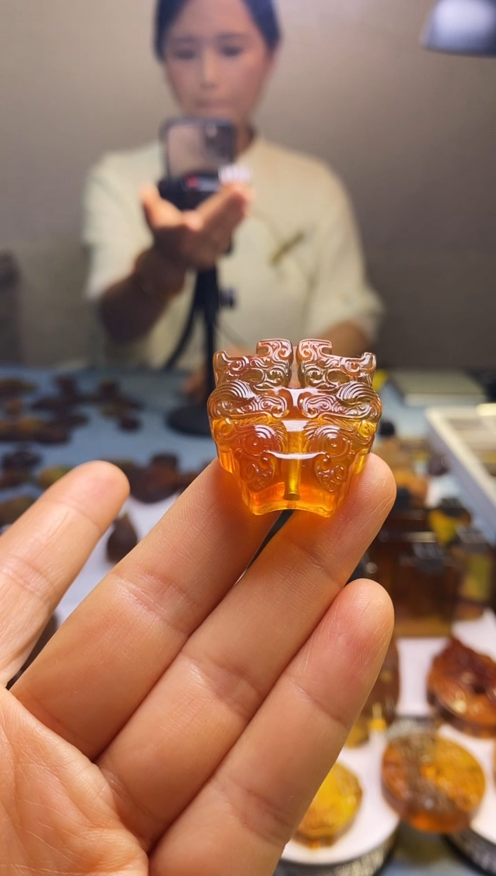 琥珀颈饰未镶嵌SN60-20（兽面·三通）
