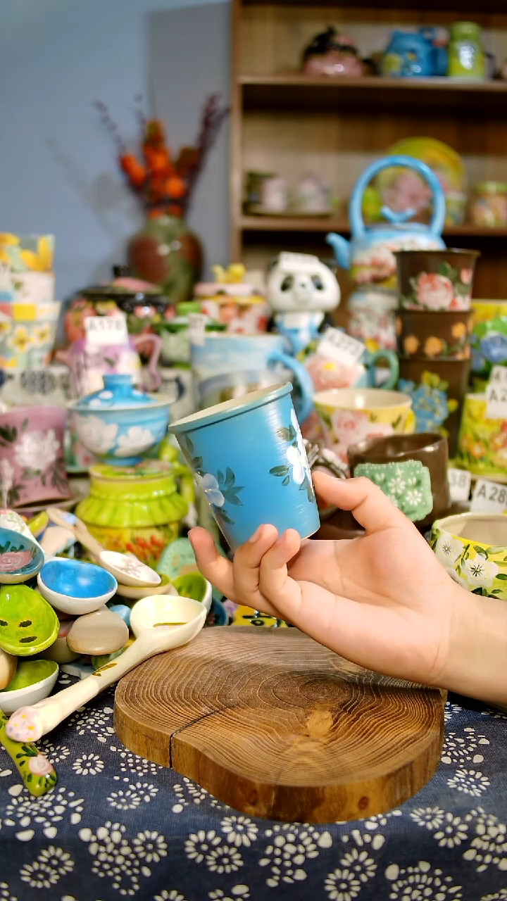 设计师款手绘釉下五彩陶瓷 