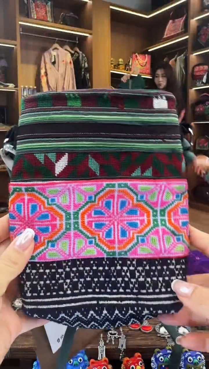 【闪购商品】织绣L669黔东南苗族刺绣