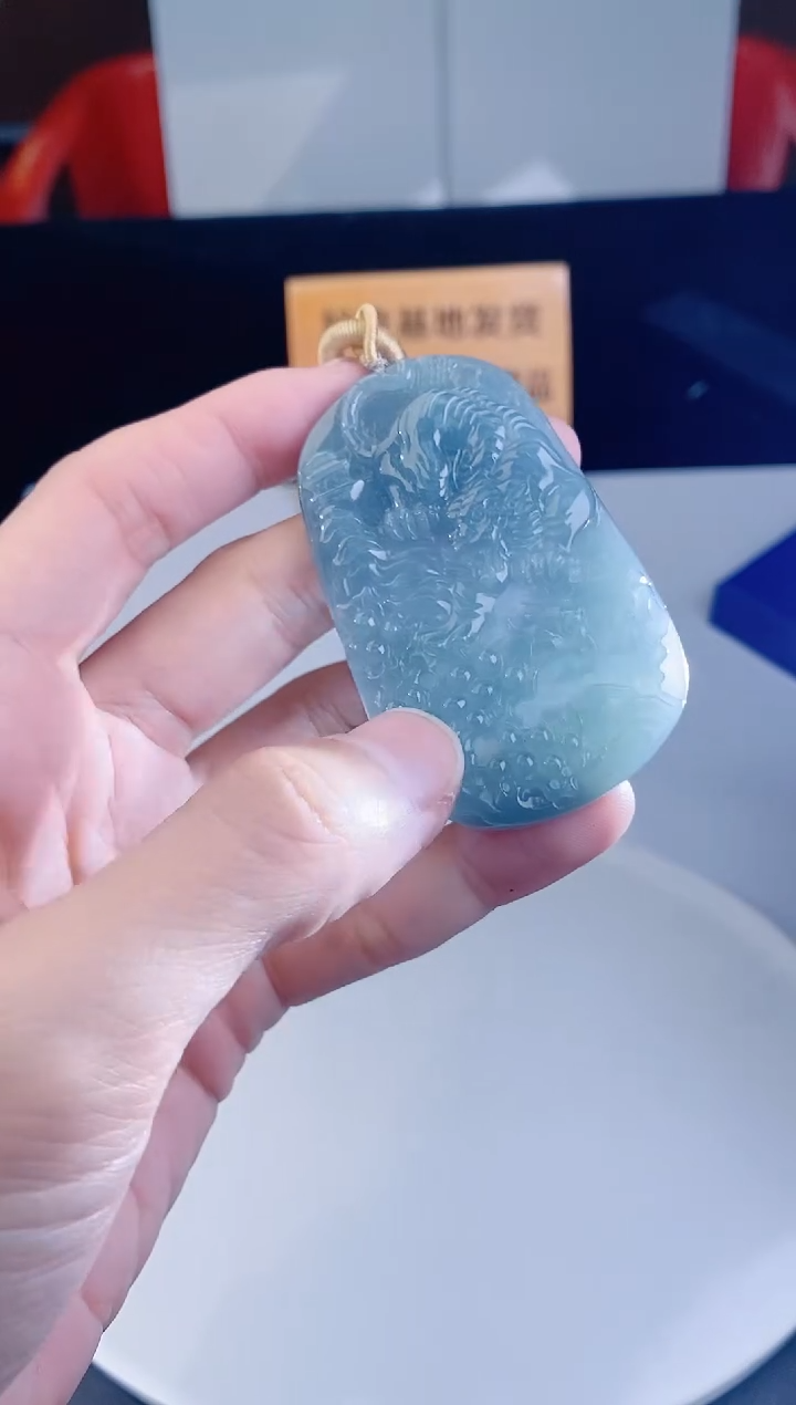 颈饰未镶嵌翡翠 