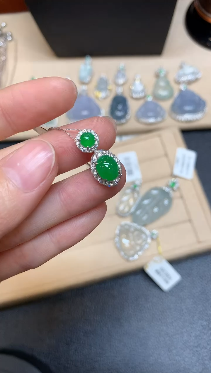 【闪购商品】翡翠吊坠(不含链)18K金镶嵌蛋面【无服务费