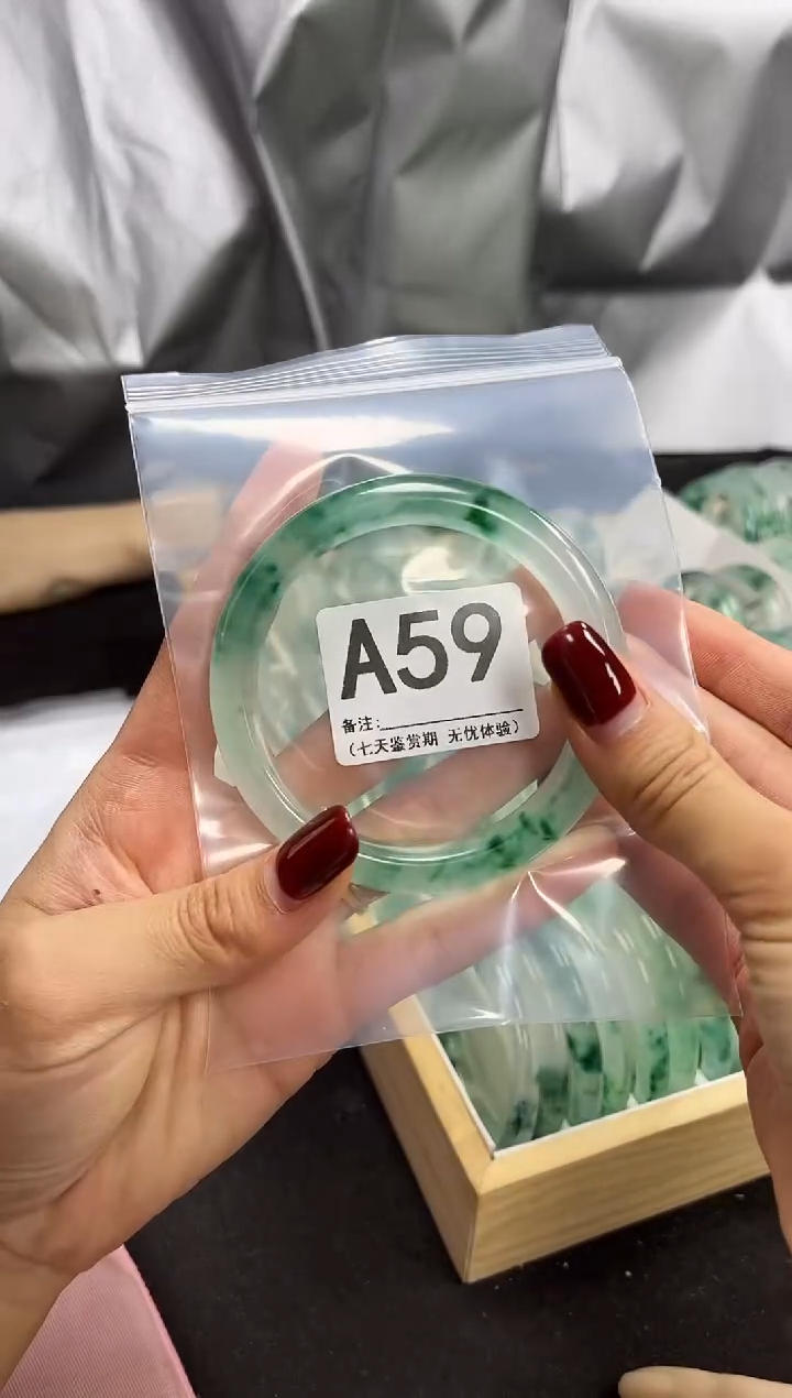 【闪购商品】石英岩玉手镯未镶嵌A59