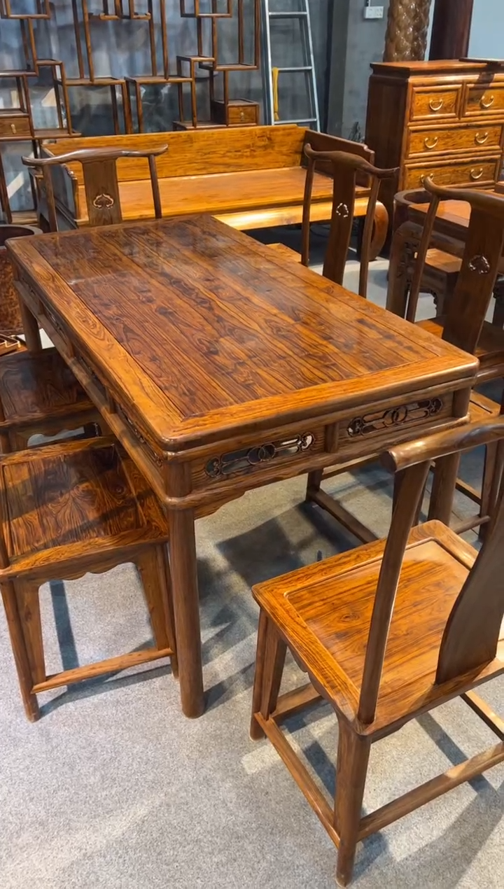 【闪购商品】花梨木类木雕餐桌一套