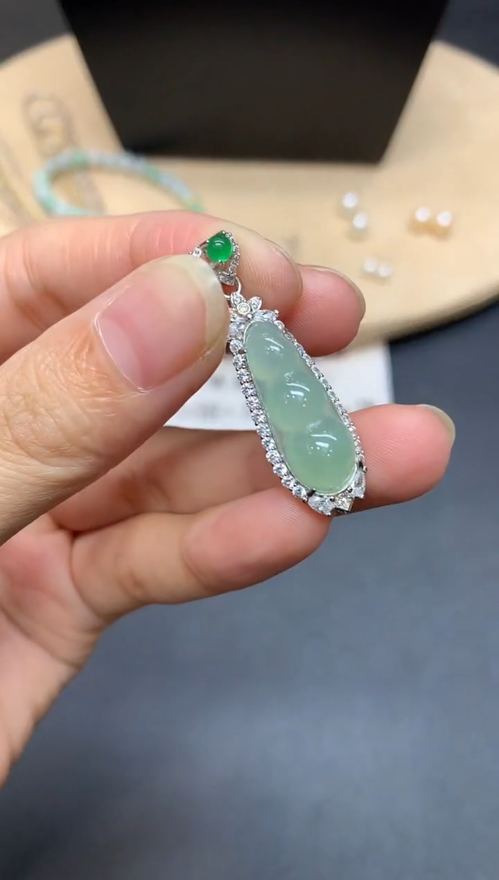 【闪购商品】翡翠吊坠(不含链)银S925镶嵌福豆【多样性发其一】