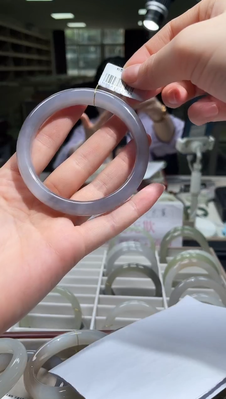 未镶嵌手镯和田玉60圈口 5033