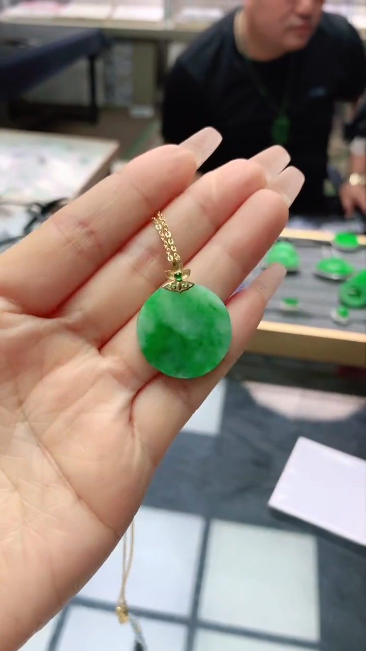 【闪购商品】翡翠颈饰18K金镶嵌赠礼盒证书