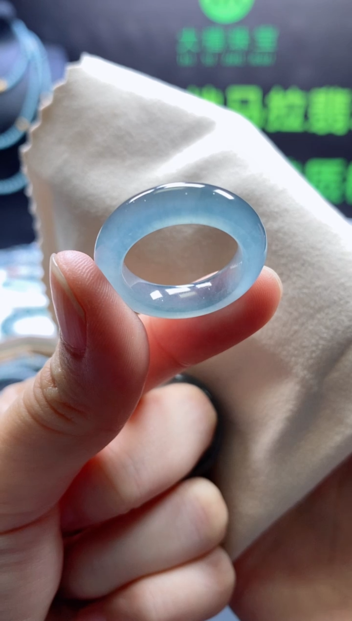 颈饰未镶嵌翡翠?*雷0298936702