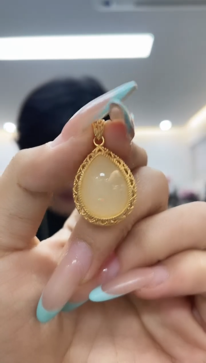 颈饰18K金镶嵌和田玉（多样性发一件）