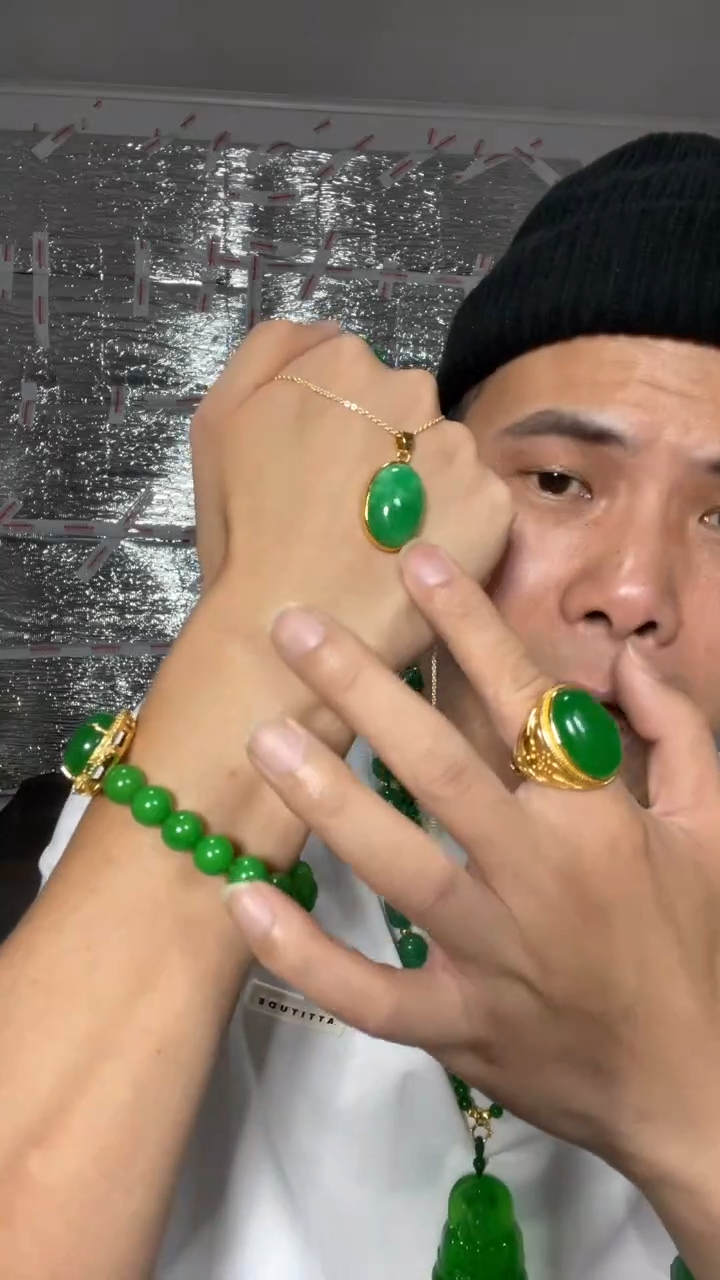 翡翠未镶嵌吊坠(赠链)【小伍珠宝】缅料辣阳绿飘花鸽子蛋吊坠i