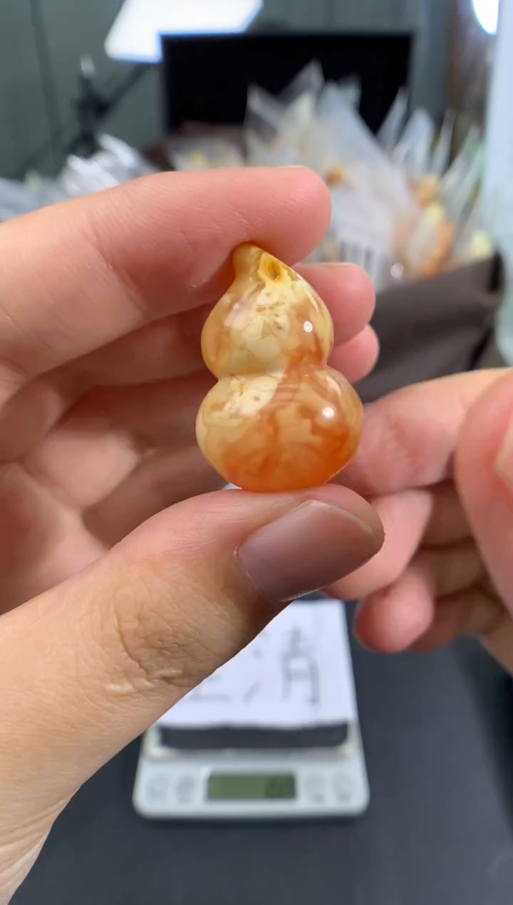 琥珀未镶嵌珠宝奇石1