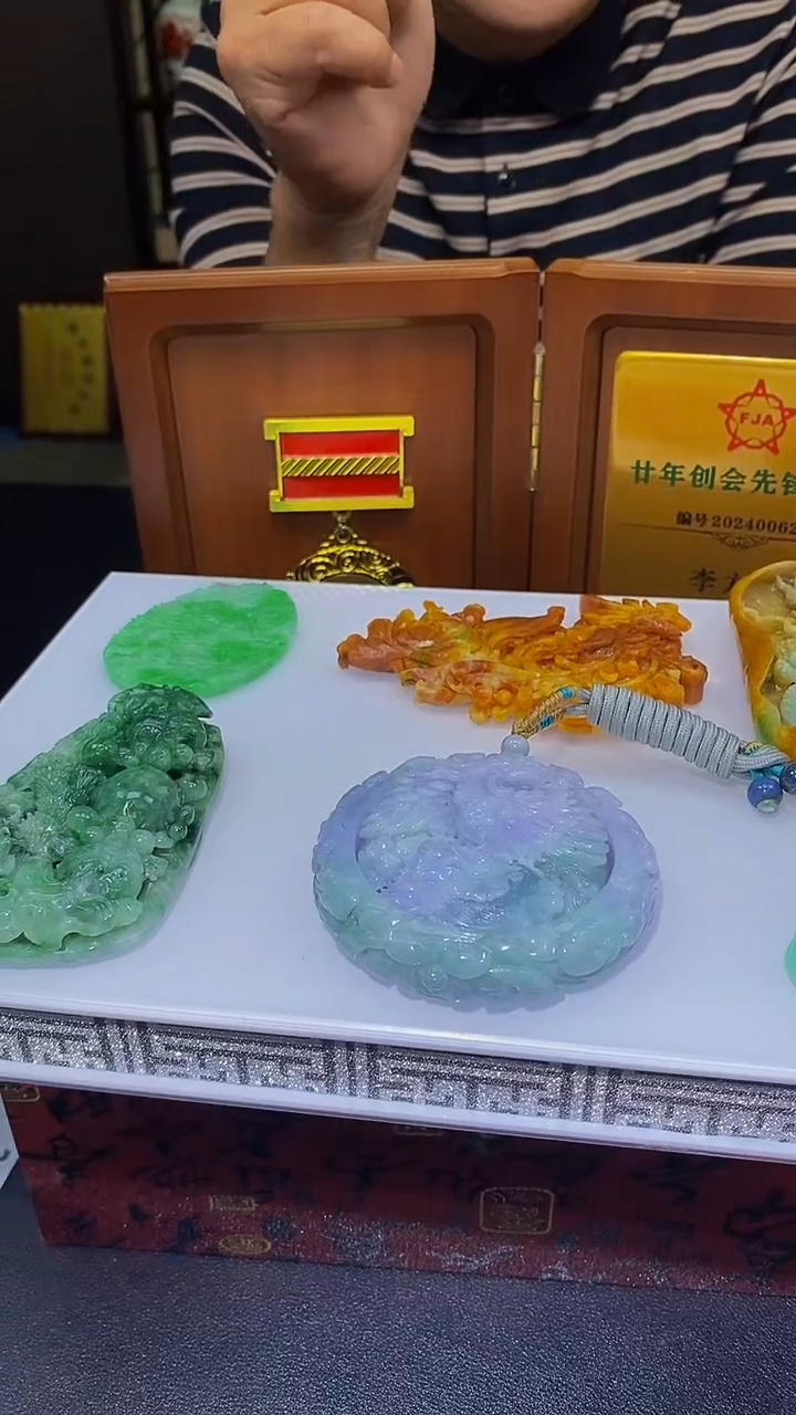 未镶嵌定制翡翠蜜***城DD翡翠毛货HZ-48