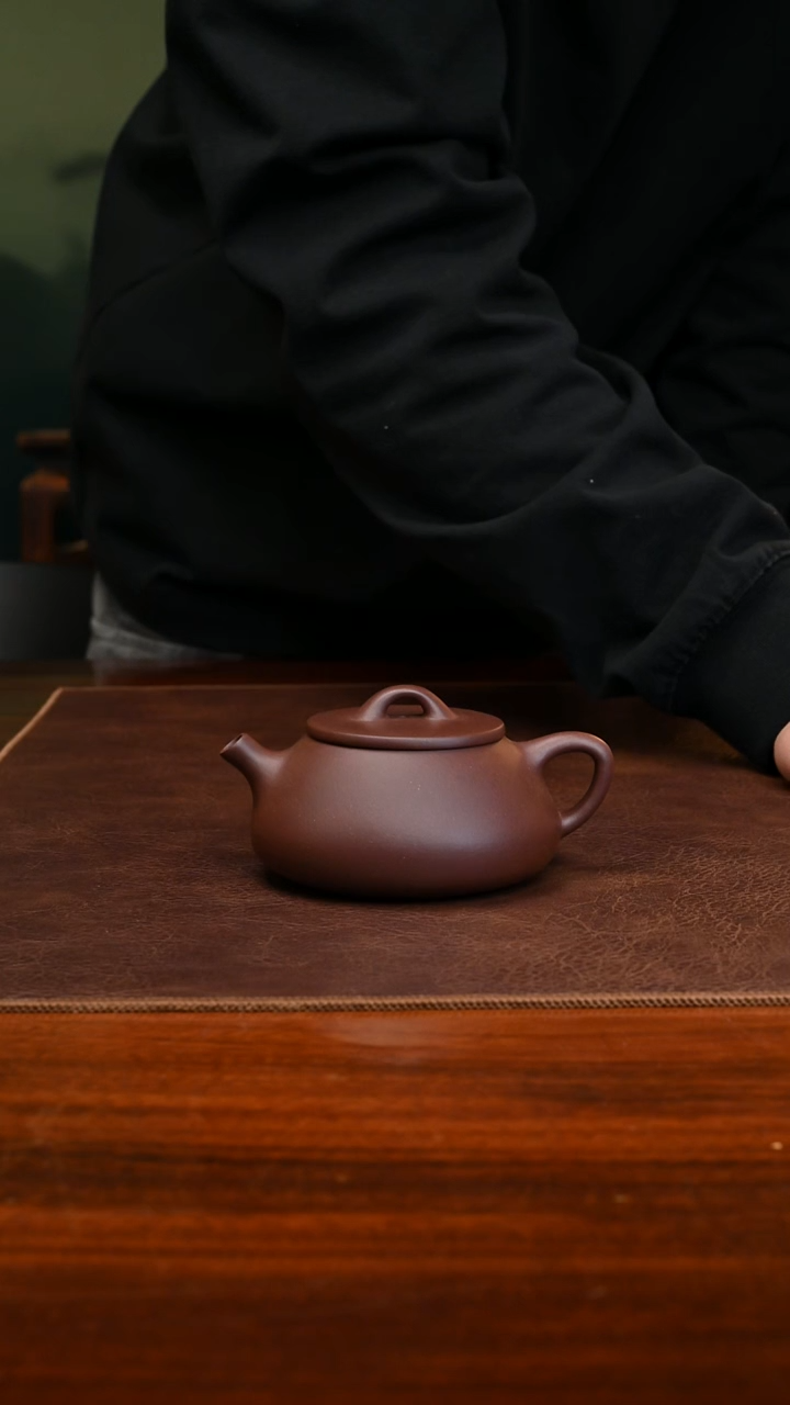 【闪购商品】紫砂茶壶底槽青和园160cc