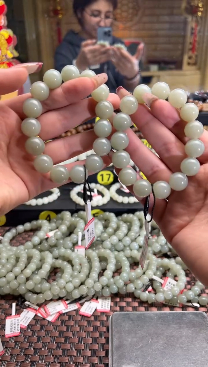 【闪购商品】和田玉手串未镶嵌且末料青白玉卡14手串发其一