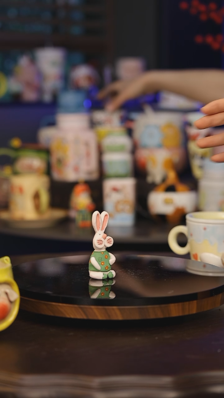 【闪购商品】摆件景德镇釉下彩绘设计师款式陶瓷