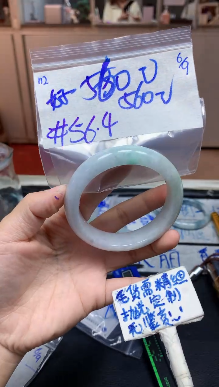 未镶嵌定制翡翠好***己112毛货需精细抛光手镯拍一发一