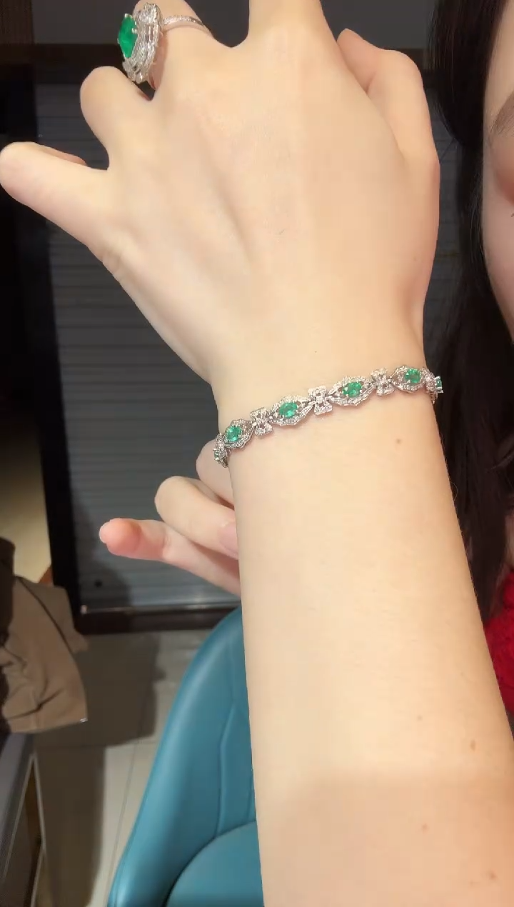18K金镶嵌手链祖母绿3.80ct