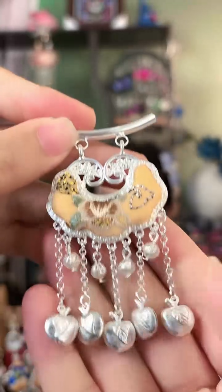 彩云南阁非遗老绣苗银饰品512