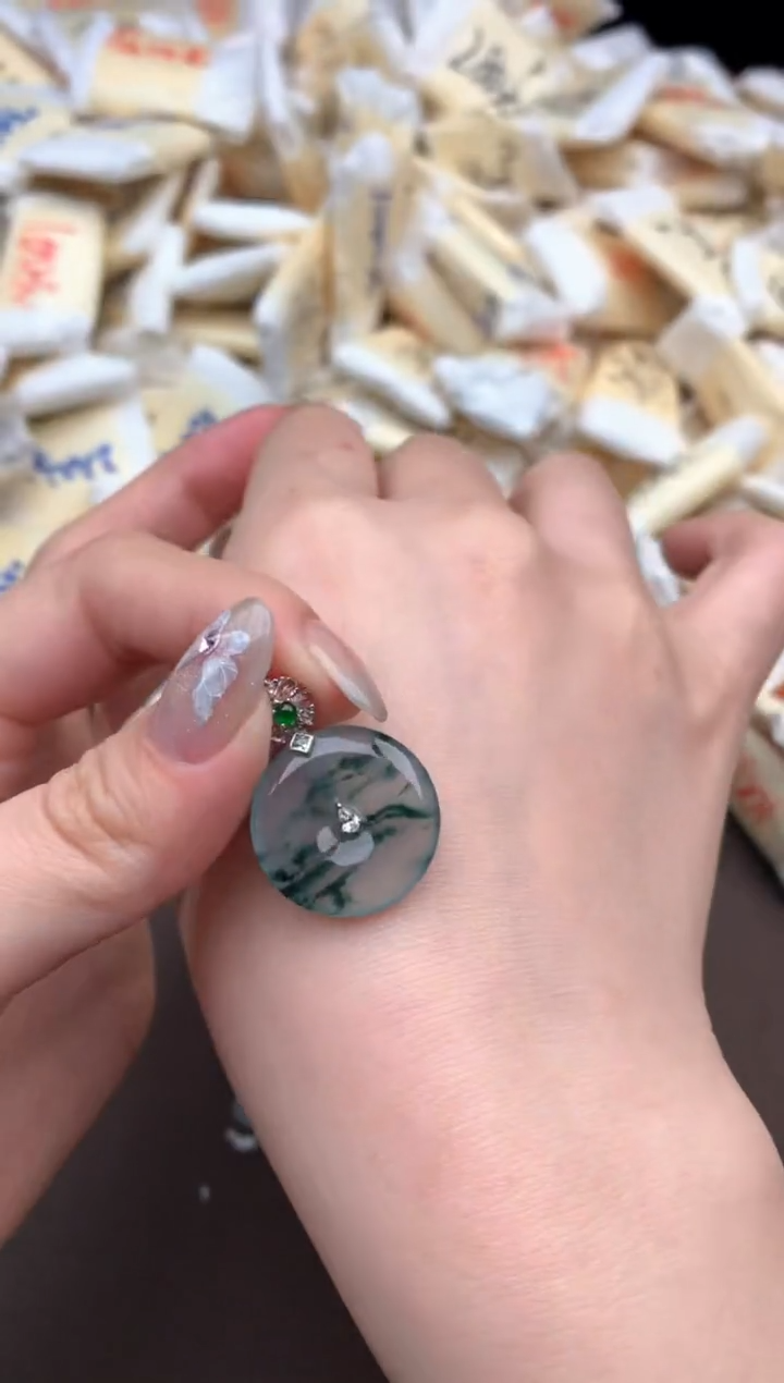 【闪购商品】翡翠挂件18K金镶嵌一