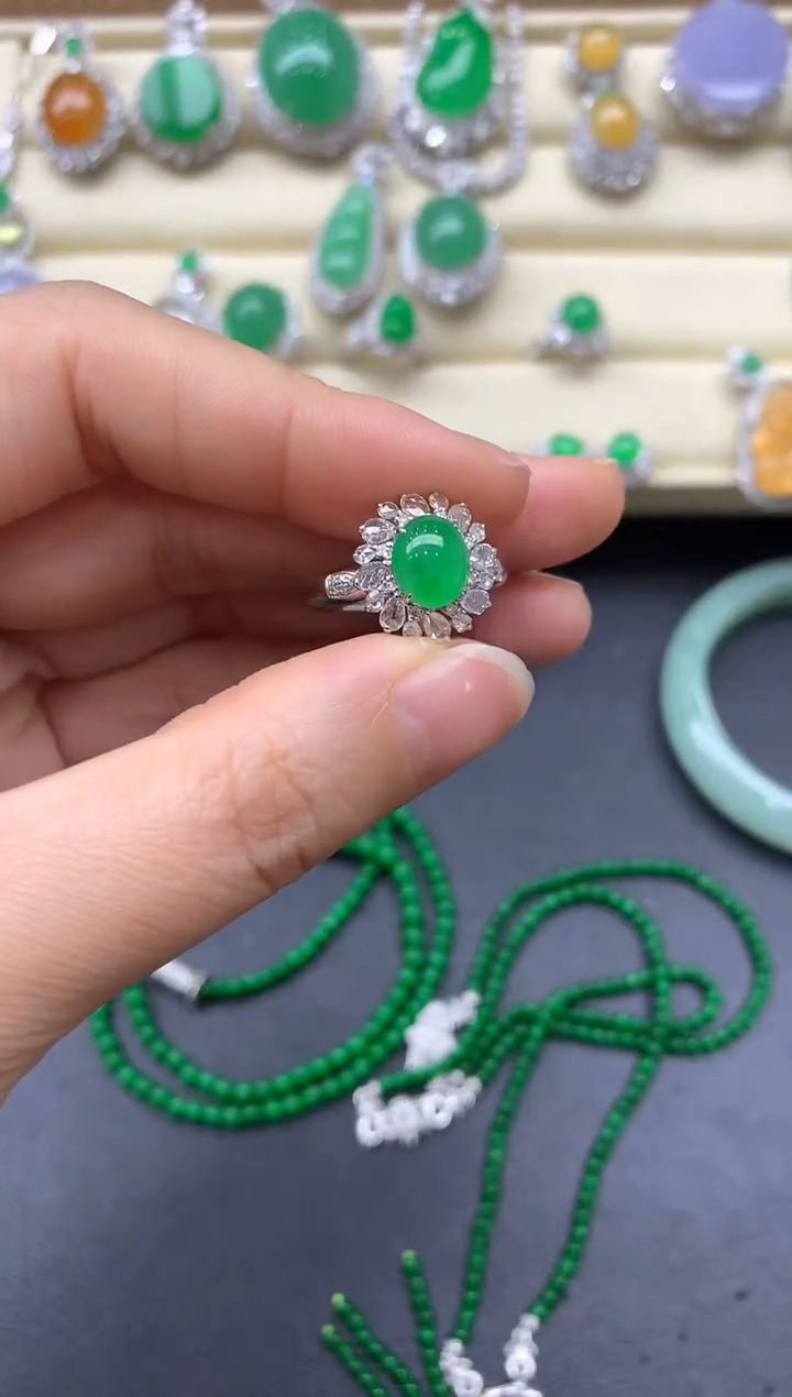 翡翠18K金镶嵌戒指652-中国好珍宝