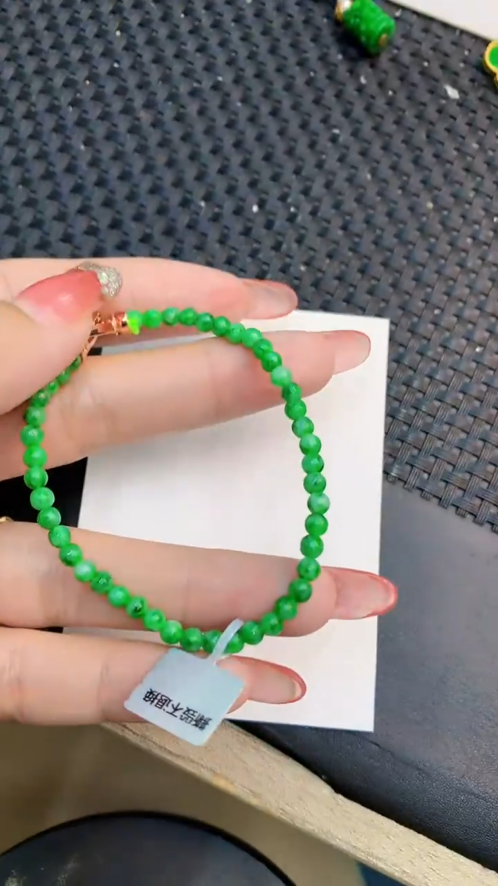 颈饰未镶嵌翡翠1