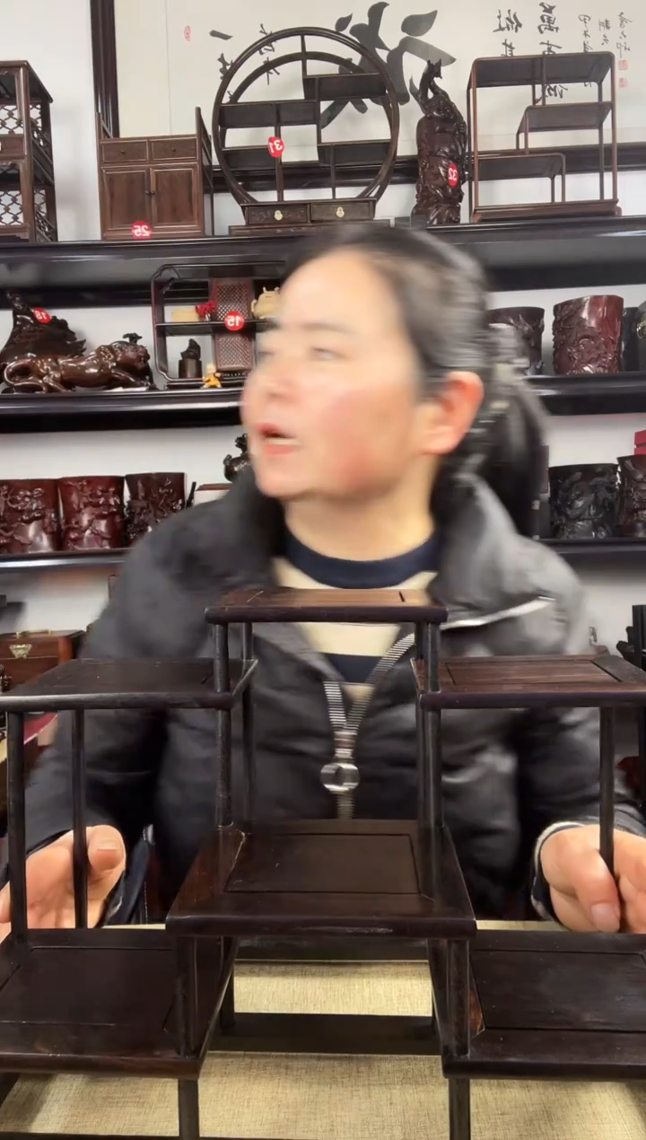 木黑六连老李红木工艺品