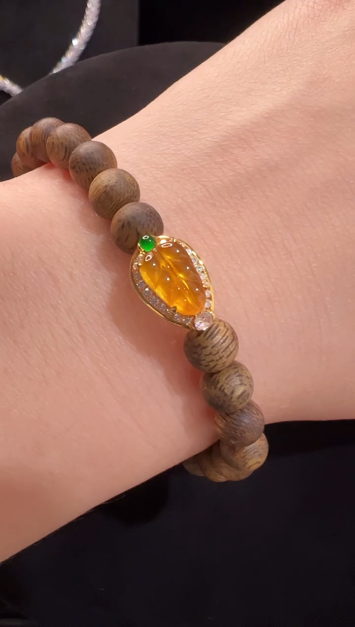 18K金镶嵌手串翡翠高冰鸡油黄金枝玉叶手串