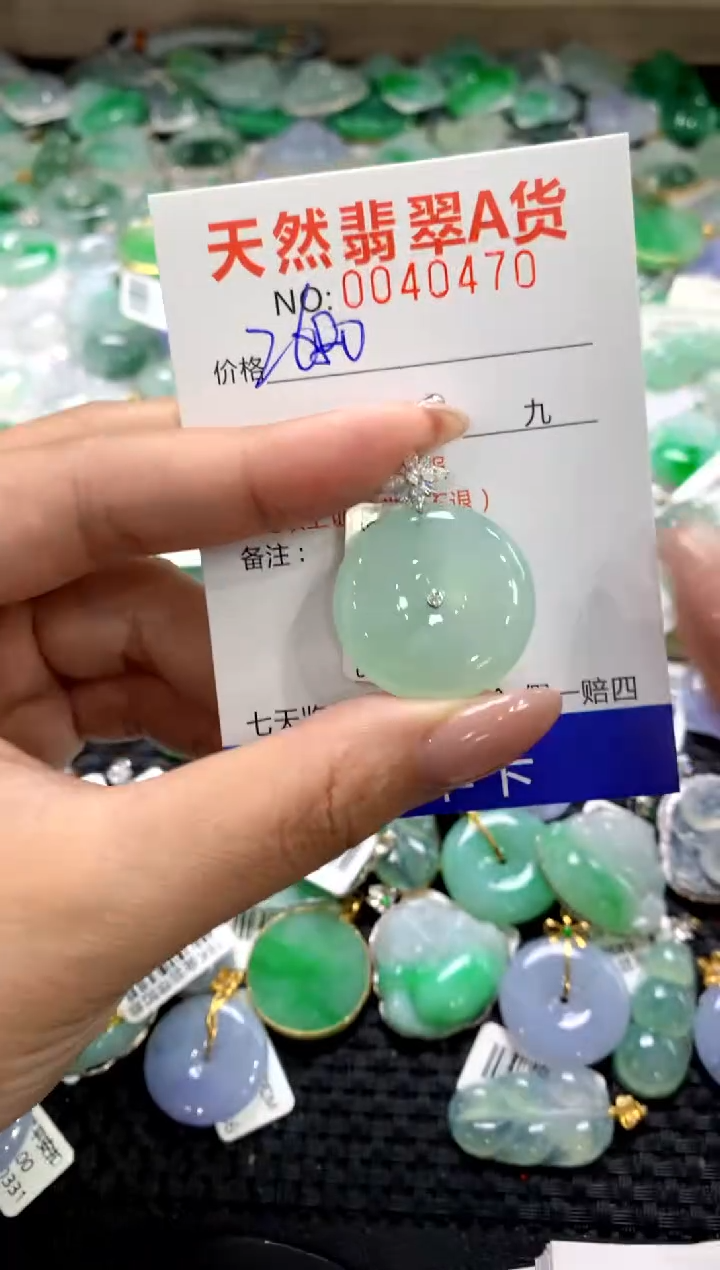 颈饰18K金镶嵌翡翠1111111111111111