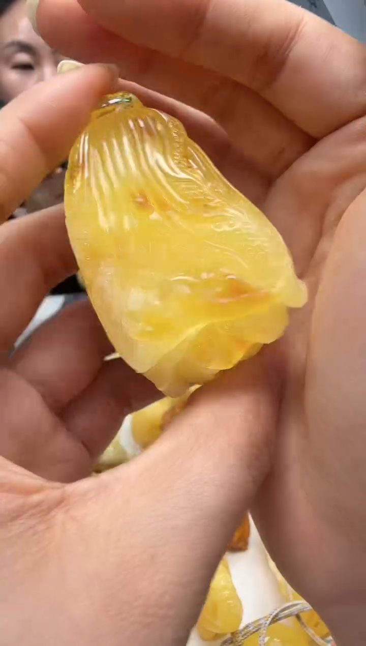 裸石琥珀未镶嵌如图