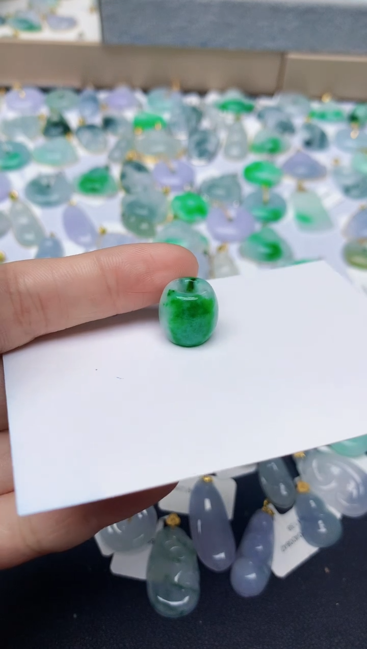 【闪购商品】翡翠颈饰未镶嵌天然翡翠A货    