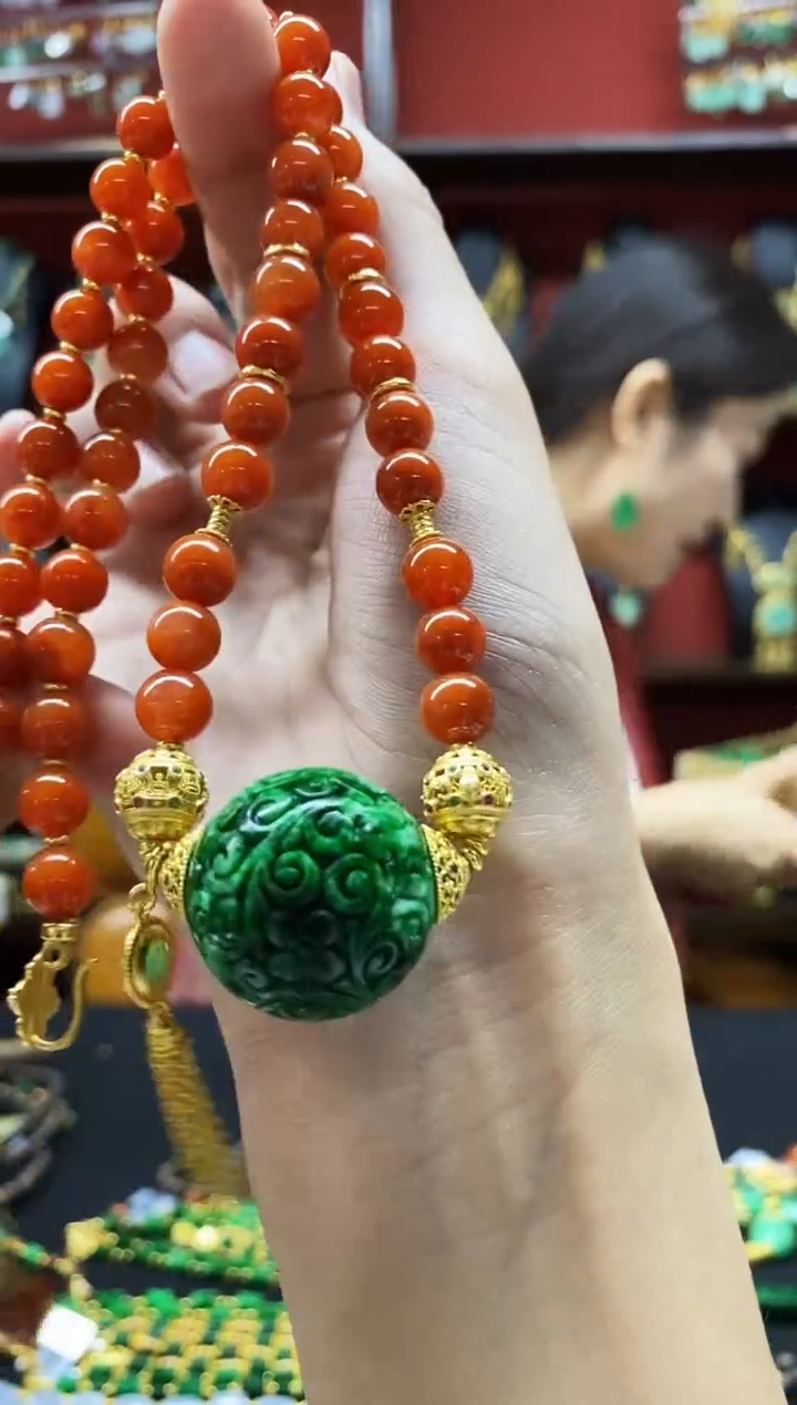 颈饰未镶嵌翡翠吊坠