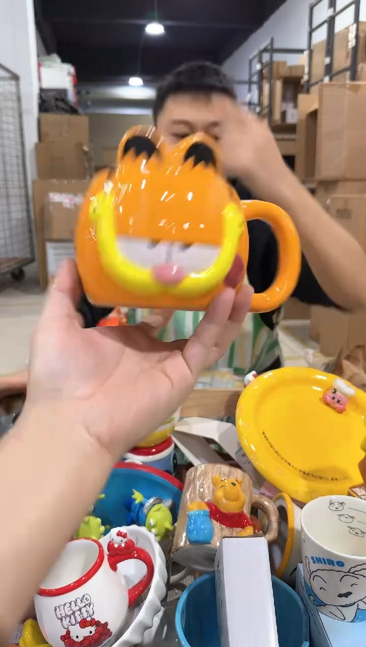 瓷片加菲猫头杯 