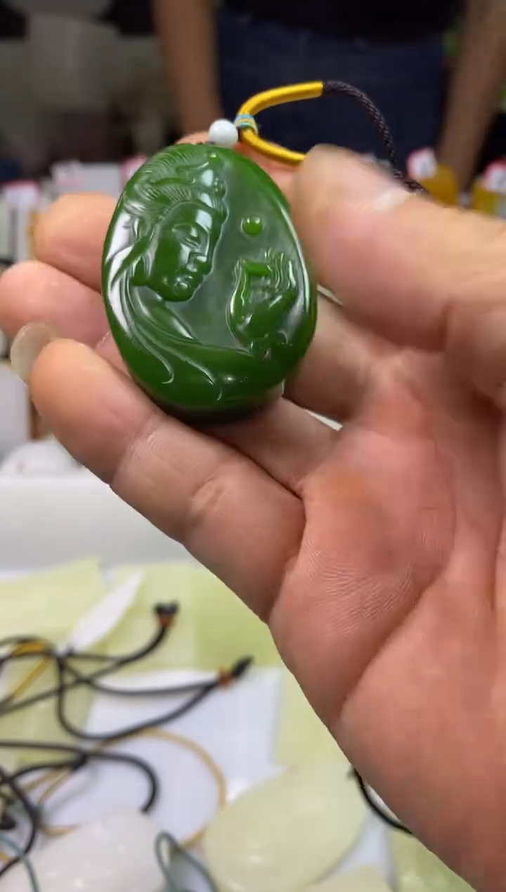 天然玉石未镶嵌颈饰观音