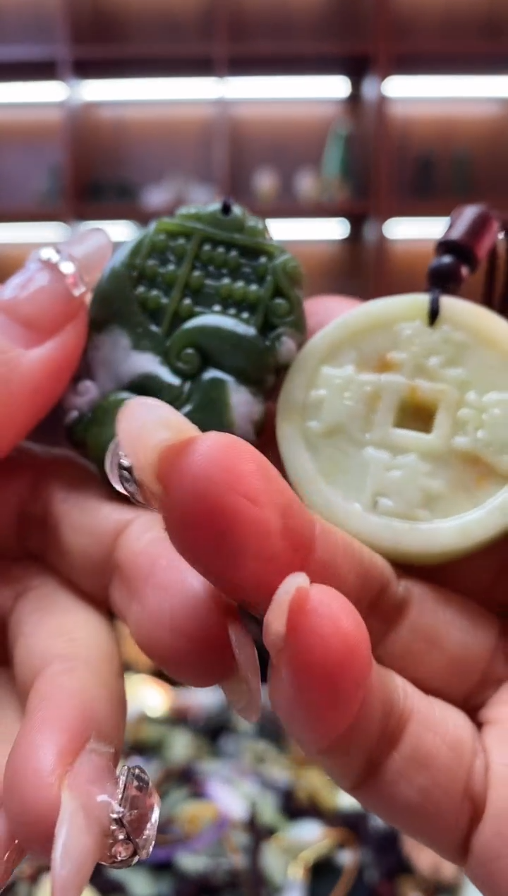 未镶嵌岫玉吊坠    