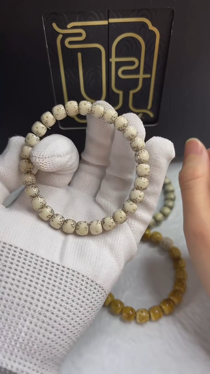 手串星月菩提小驼包8x7.a248